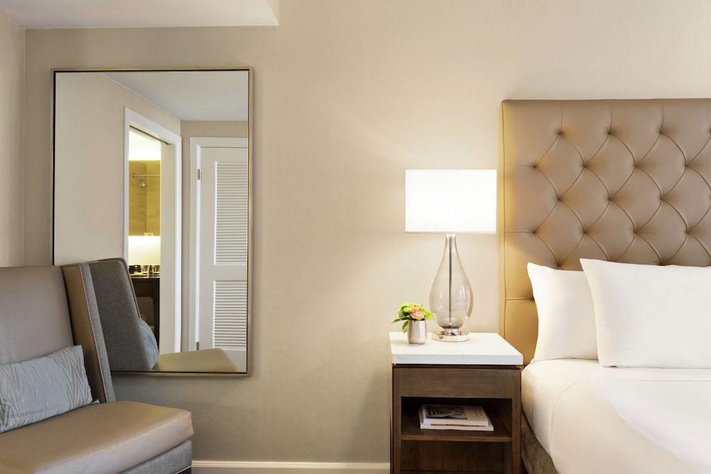 Hilton New Orleans/St. Charles Avenue 14/71
