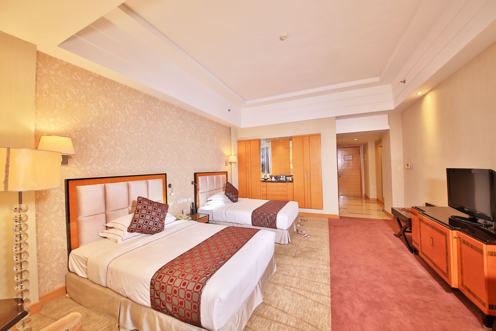 Superior, Twin Beds, City View