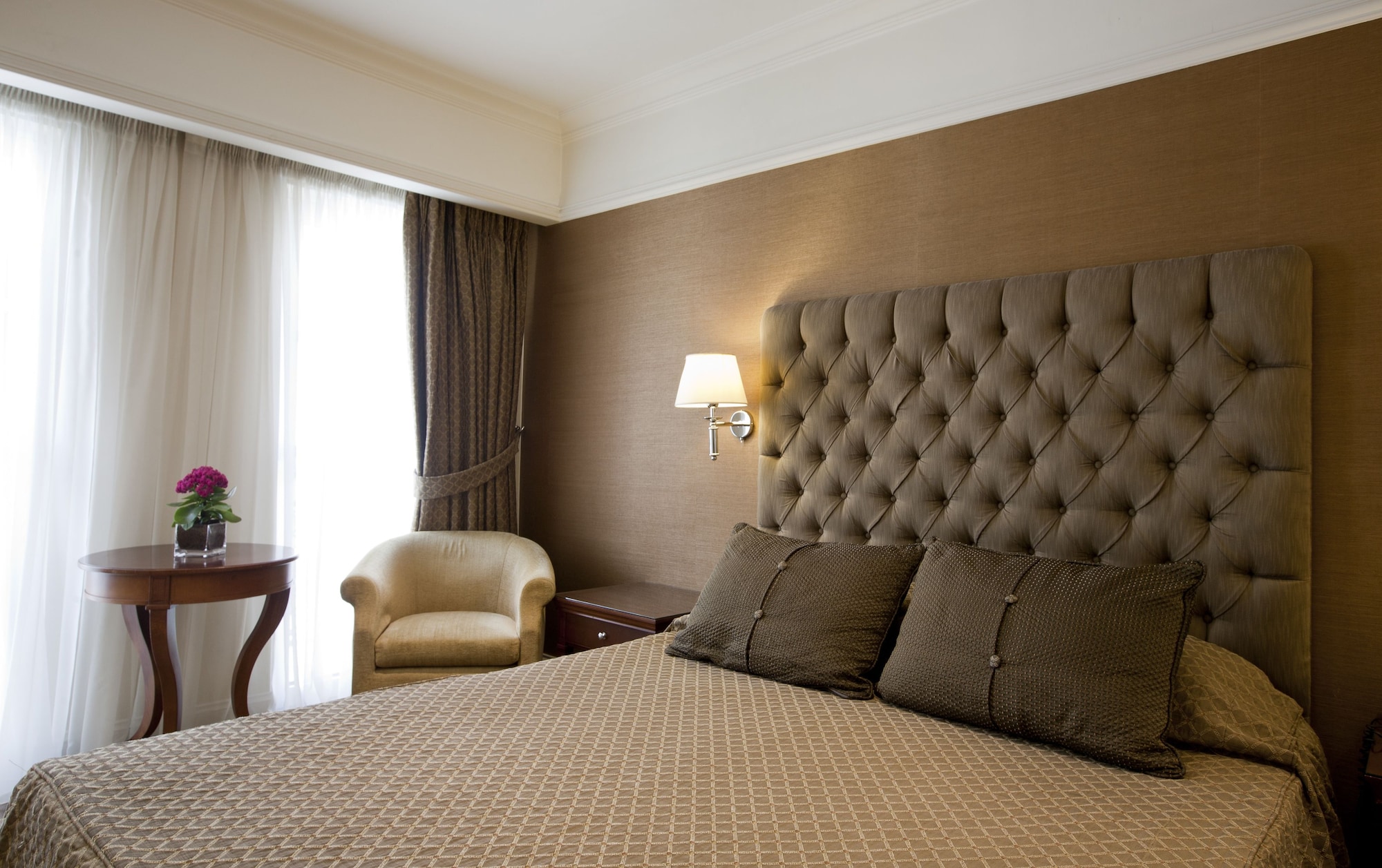 Standard, Queen Bed, Acropolis View