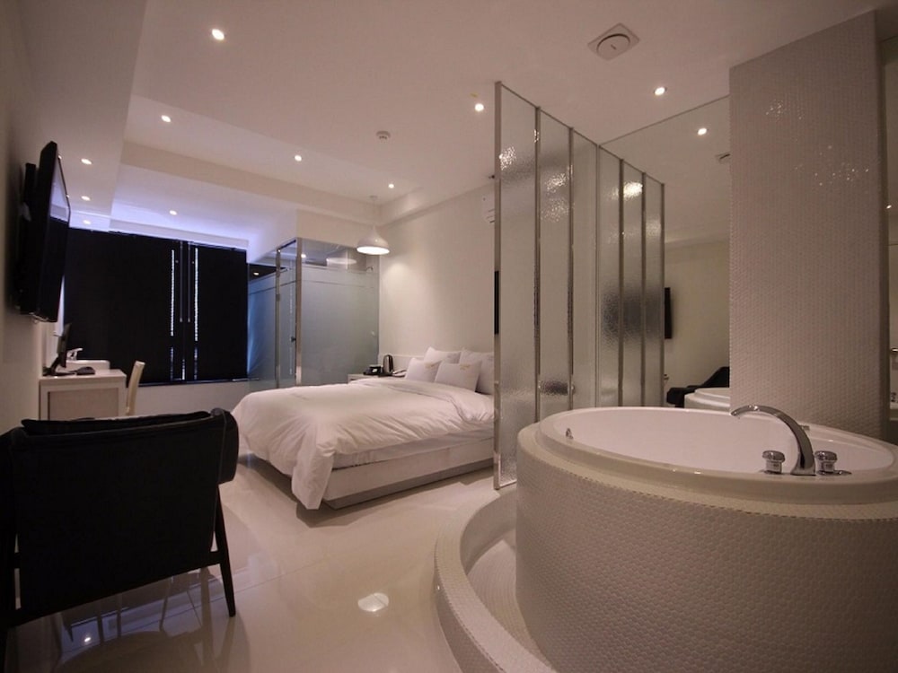 Hotel Almond Busan Station 44/47