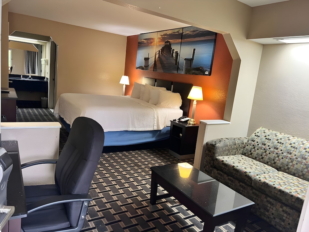 Days Inn and Suites By Wyndham Pine Bluff 22/27