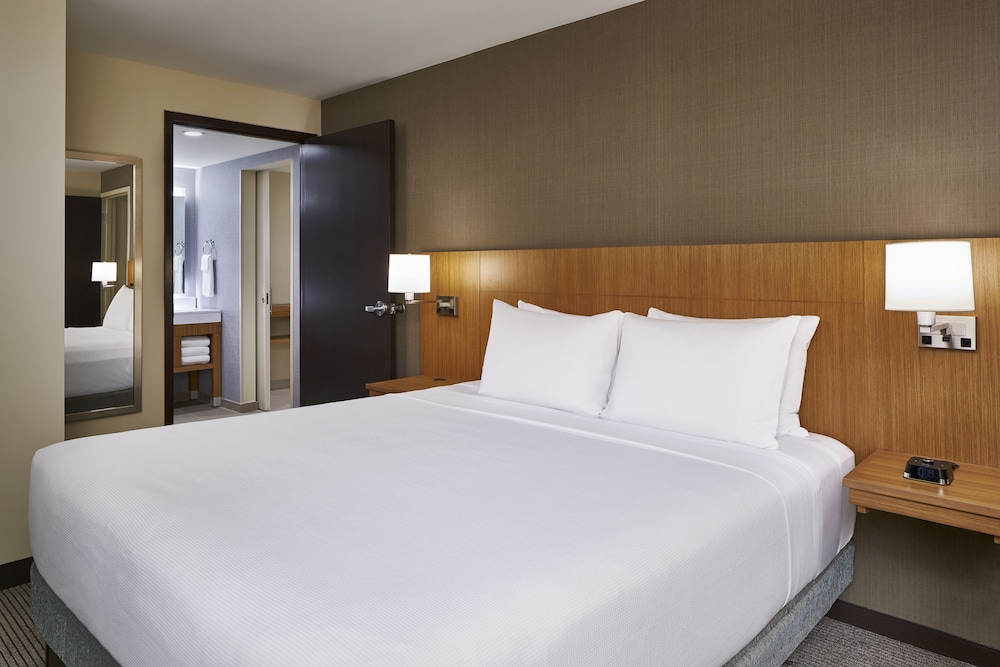 Hyatt Place Wilmington Riverfront 11/66