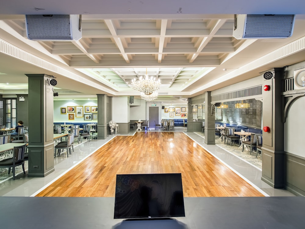 Royal Rattanakosin Hotel 54/63
