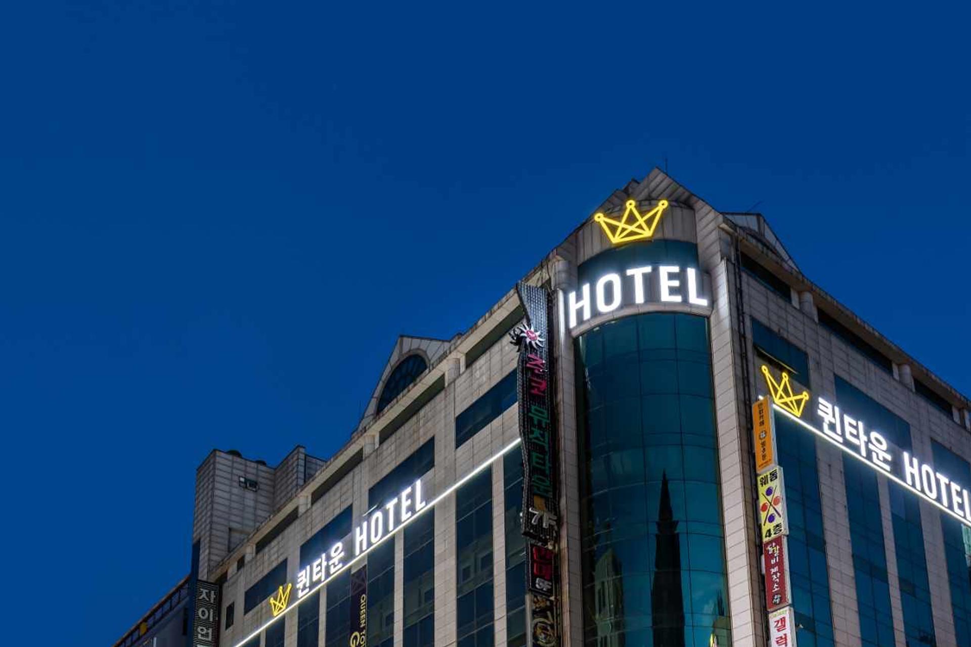 Queen Town Hotel 4/33