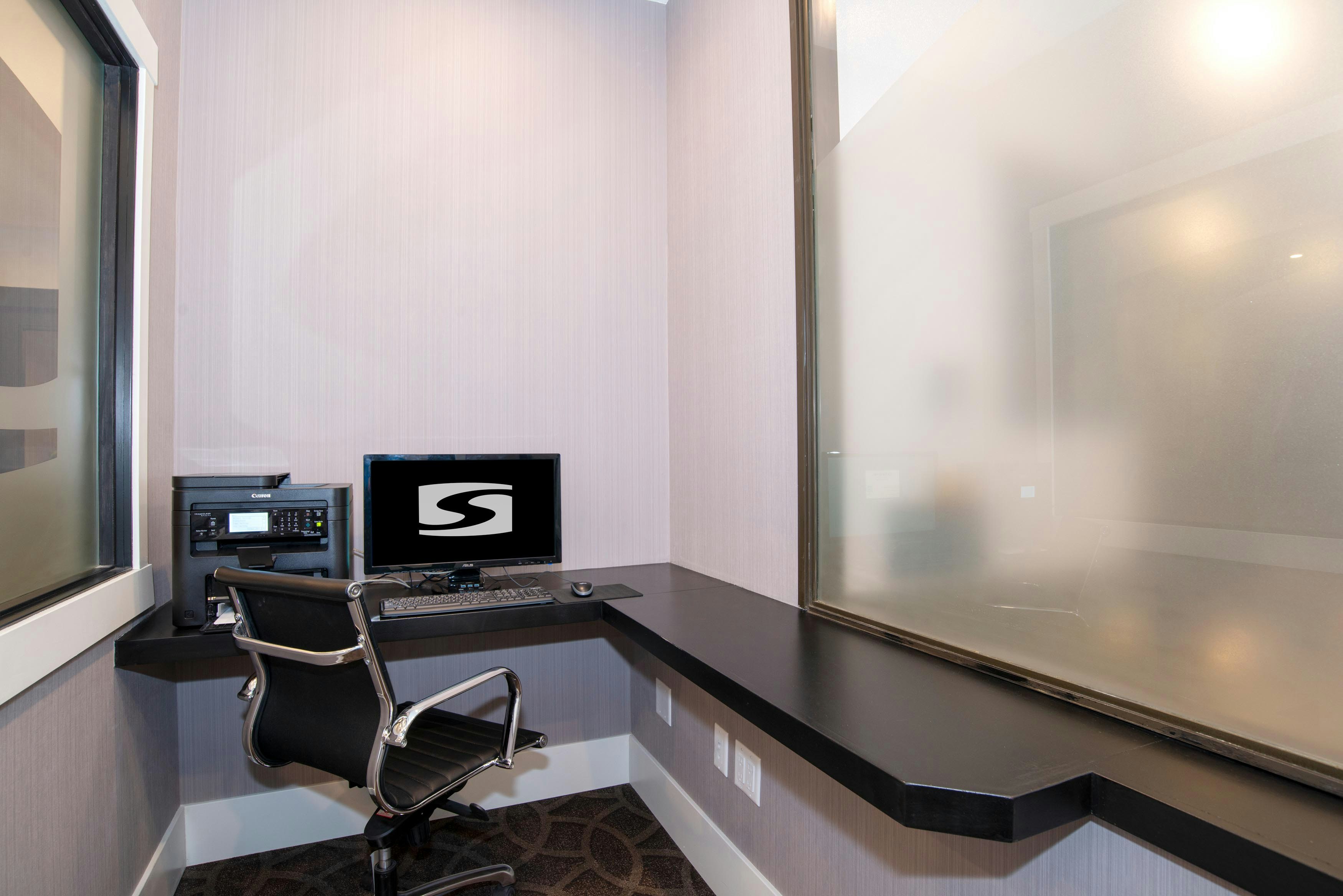 Sandman Signature Calgary Downtown Hotel 34/36
