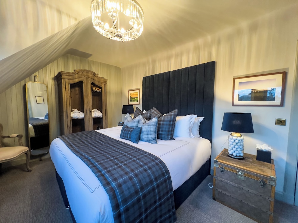 Abbotsford Hotel 17/50