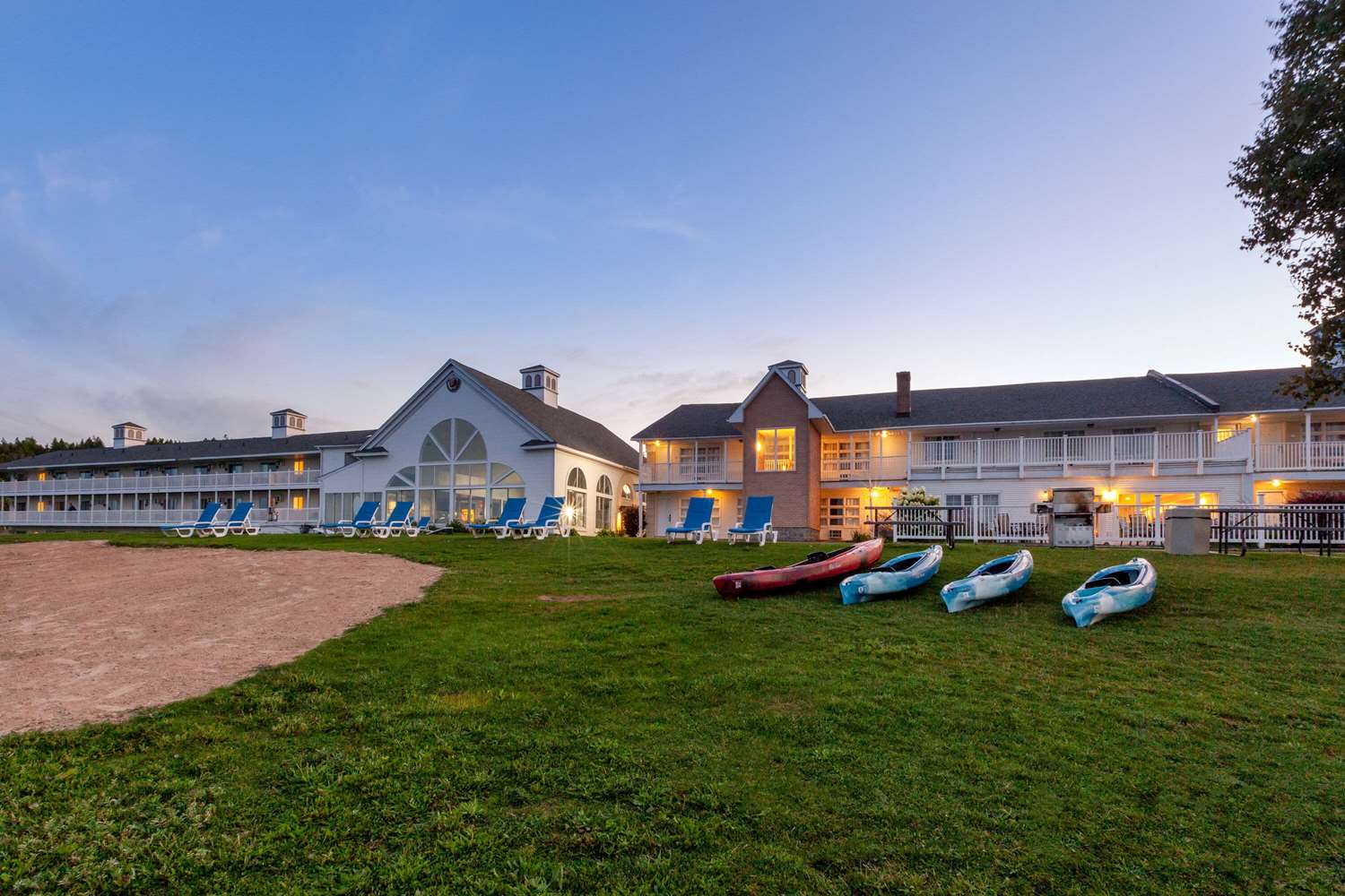 Baymont by Wyndham St. Ignace Lakefront 39/54