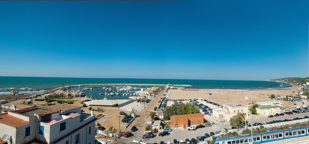 Hotel Borgo Marina 46/50