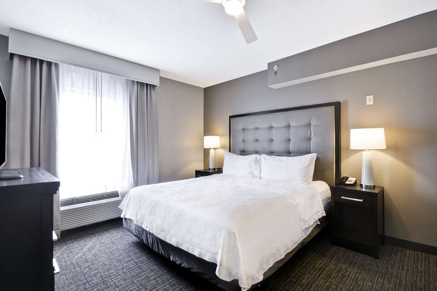 2 Bedrooms, Suite, Bathtub, Accessible