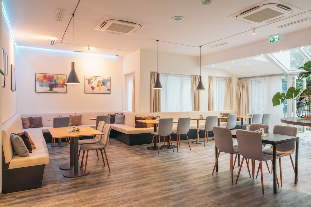 AWA Hotel 24/44