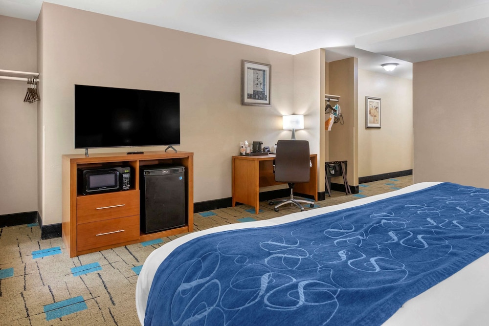 Comfort Suites Near McAs Beaufort 9/28