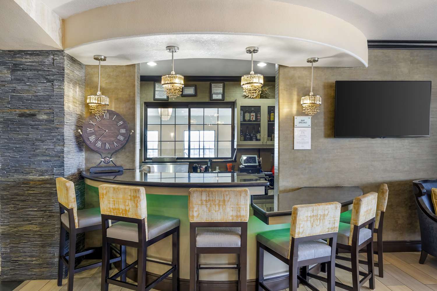 Best Western Plus Emerald Inn & Suites 26/39