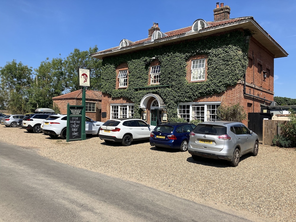 The Saracen's Head 23/32