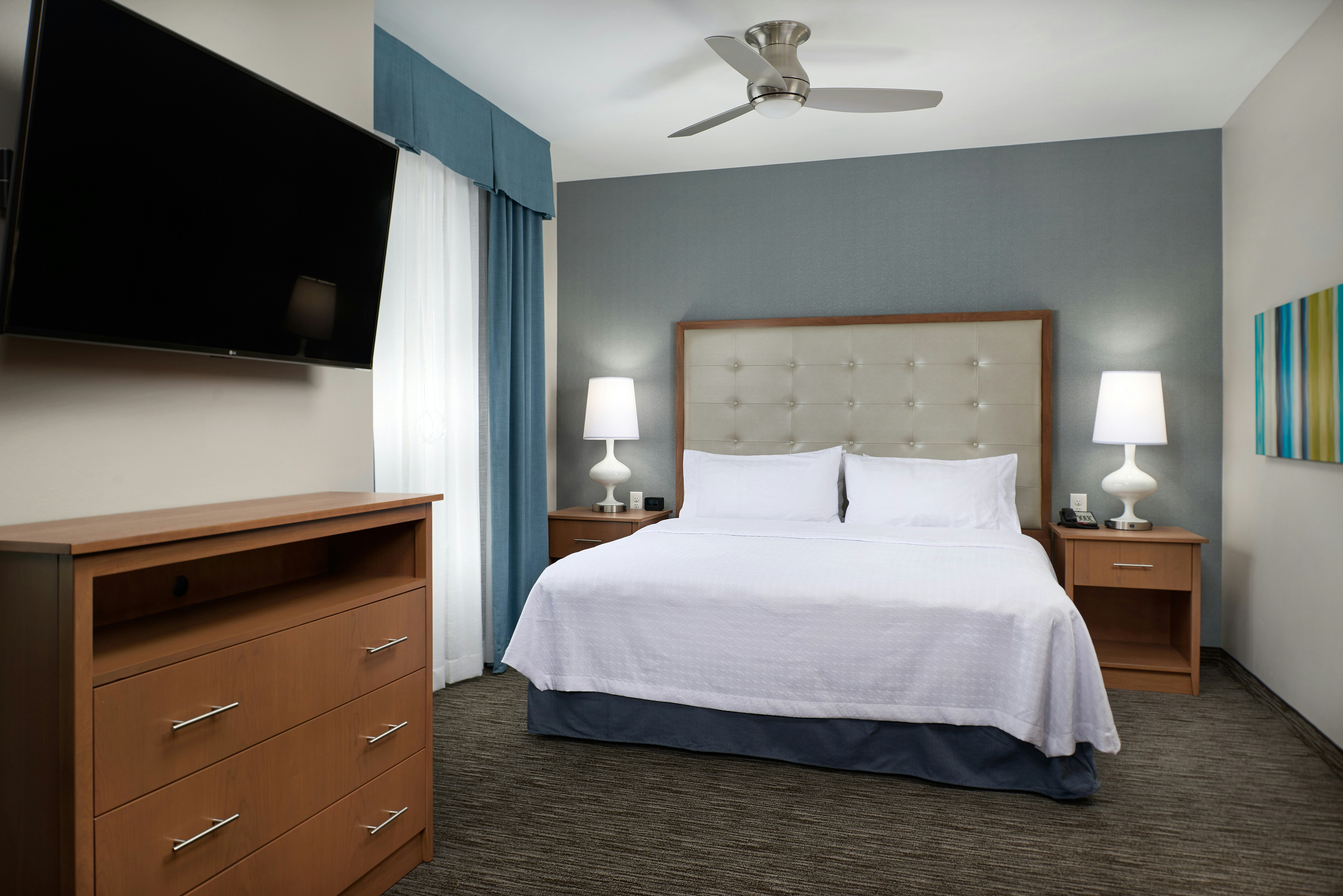 STUDIO, KING BED, ACCESSIBLE