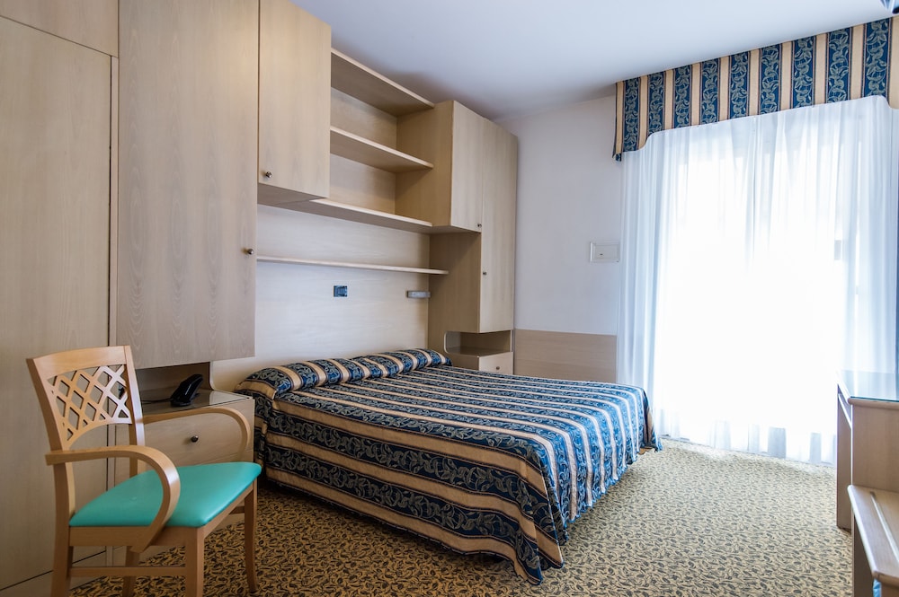 Christian Hotel 8/33