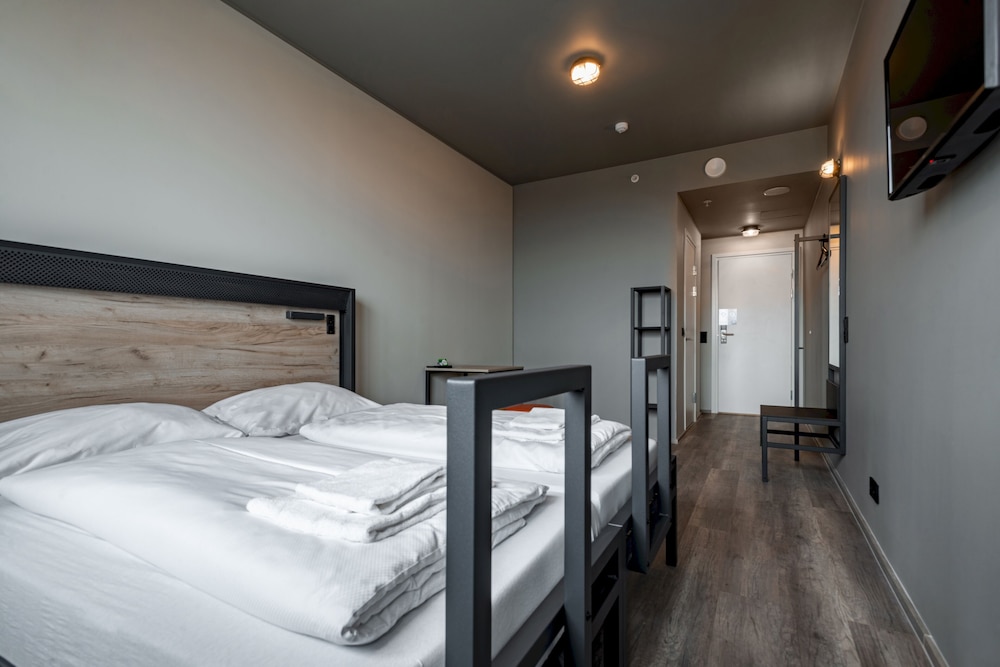 ROOM, TWIN BEDS