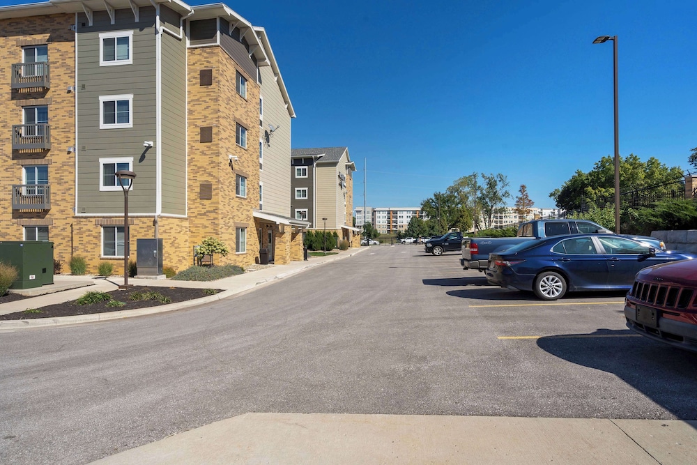 WaterWalk Extended Stay by Wyndham Kansas City - Overland Pk 44/61