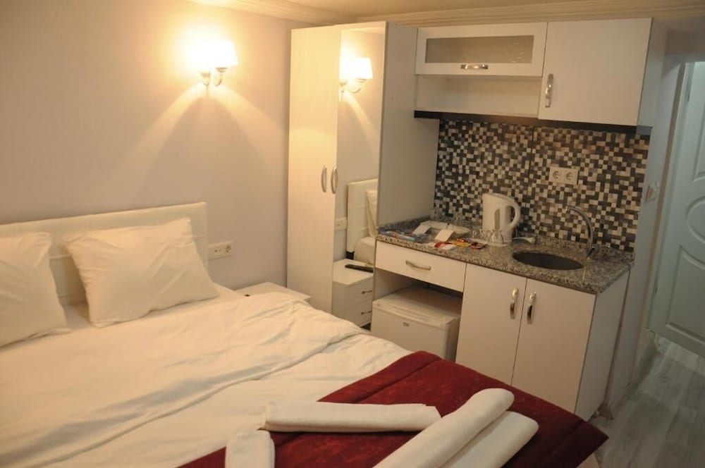 غرفة كلاسيكية ثلاثية بسرير مزدوج وسرير فردي، Sunrise Istanbul Suites 2/2