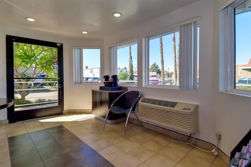 Motel6 Riverside, CA - South 41/51