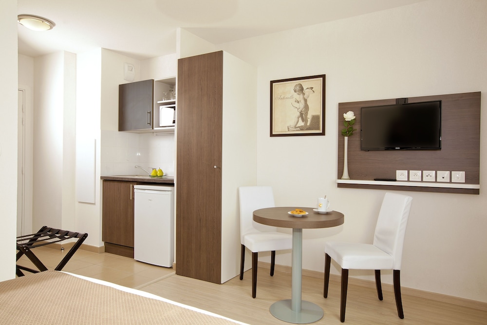Sejours & Affaires Massy Atlantis 31/33