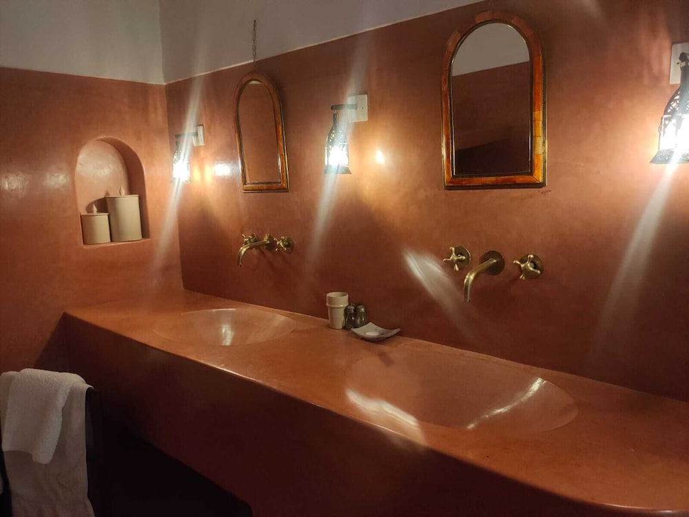 Riad Marelia 33/33