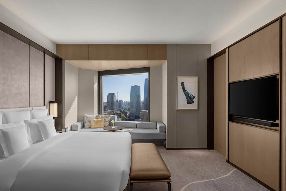 Hana, Suite, King Bed, Club Lounge Access