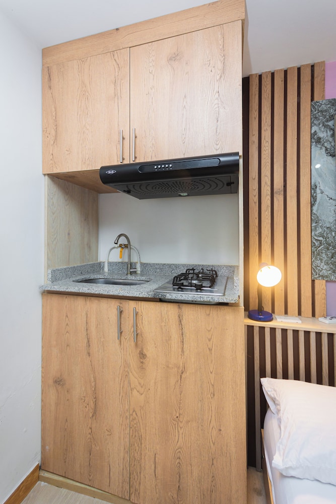 Hotel Lares 70 11/48