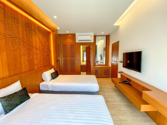 2 Bedrooms, Pool Access