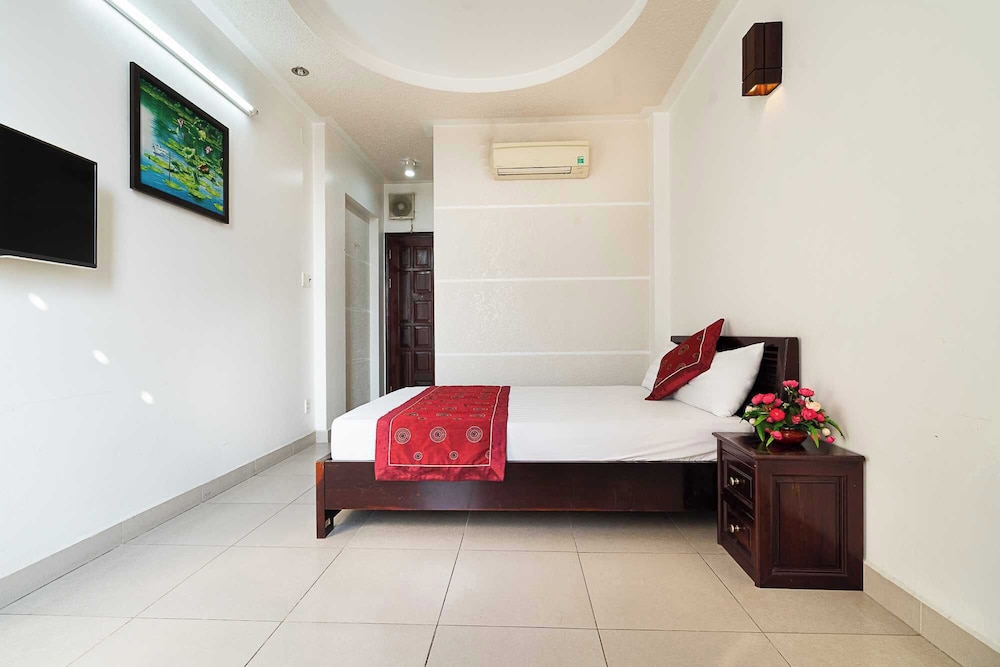 Collection O Dinh Dinh Hotel - Near Tan Son Nhat Airport 43/51
