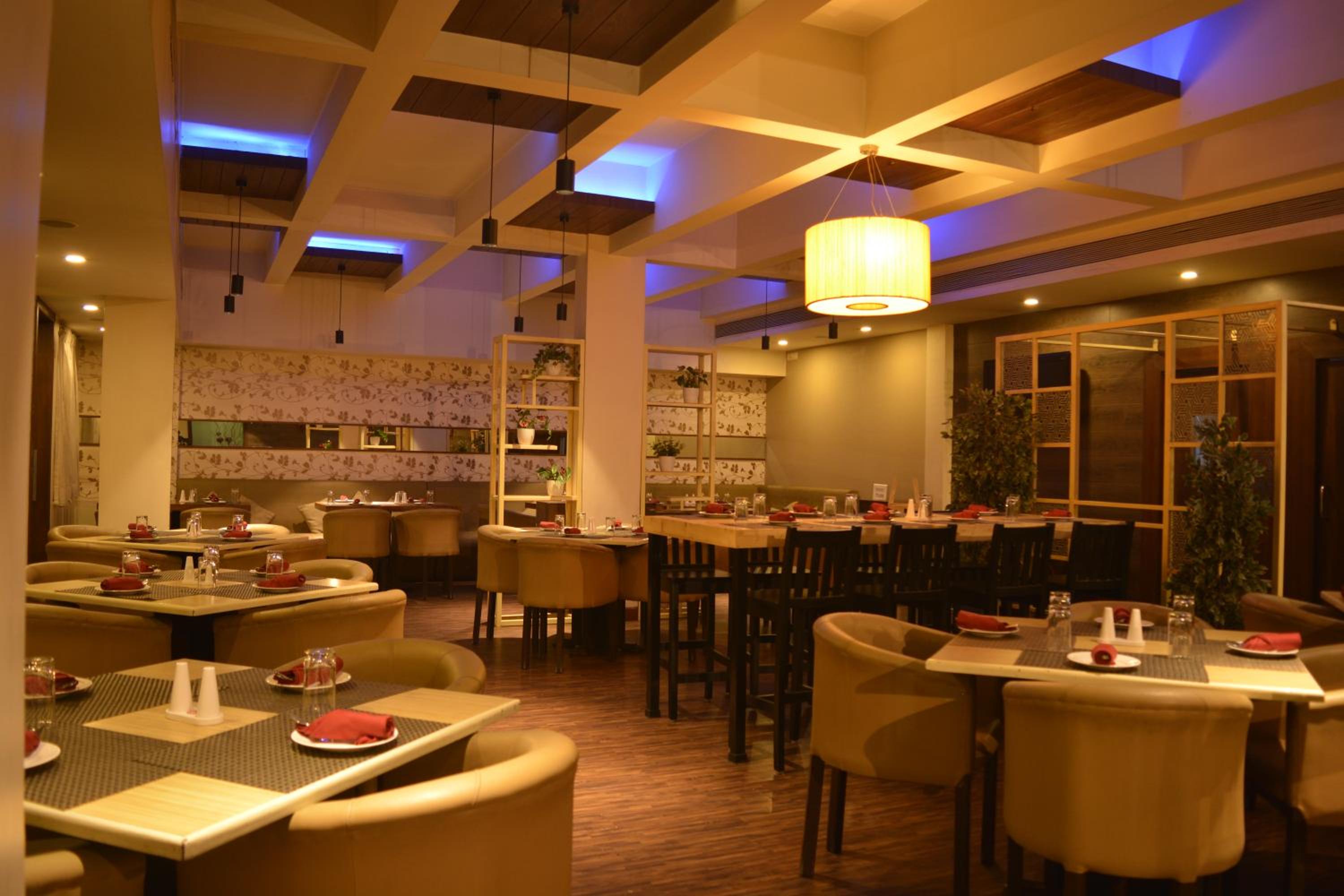 Hotel Utsav Deluxe 16/23