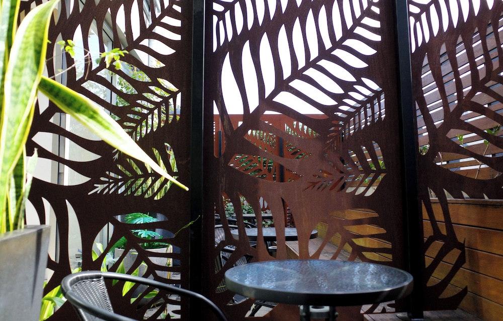 Crown Hotel Surry Hills 47/58