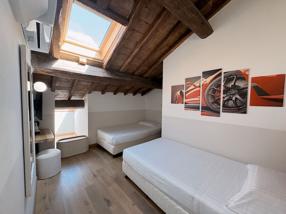 ROOM, TWIN BEDS, ATTIC