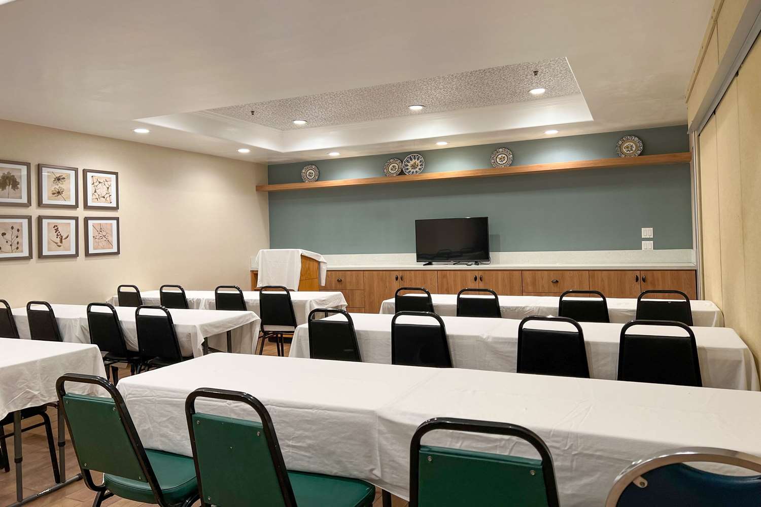 MainStay Suites Orange County John Wayne Airport 49/57