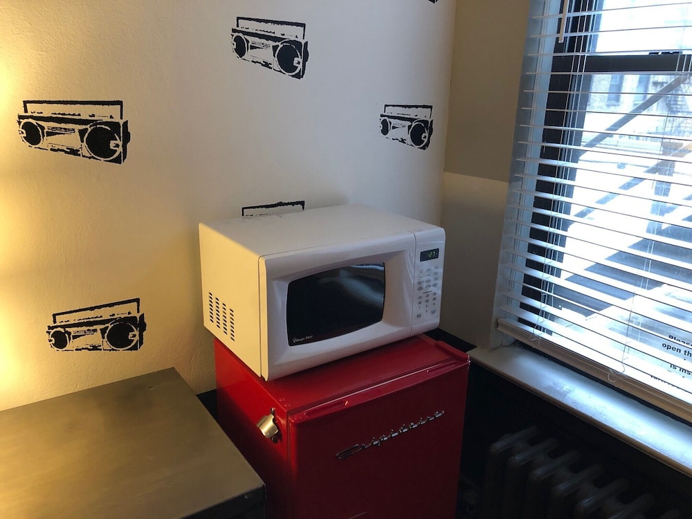 Chicago Getaway Hostel 37/50