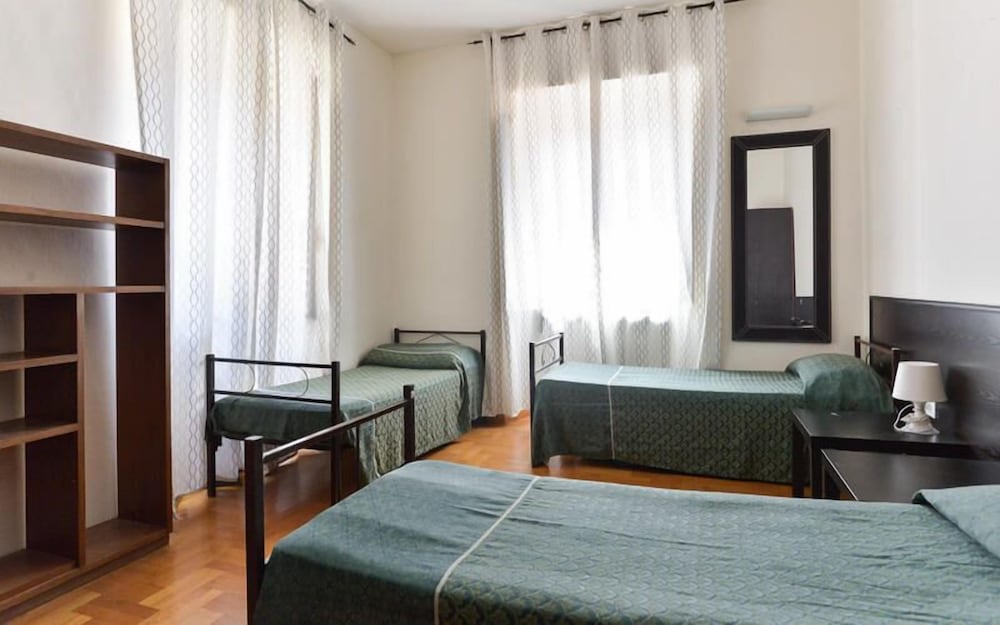 Hostel Beauty 7/64