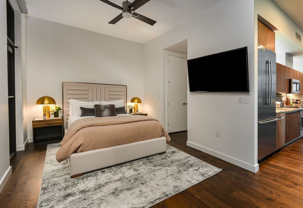 LUXURY, STUDIO, SUITE