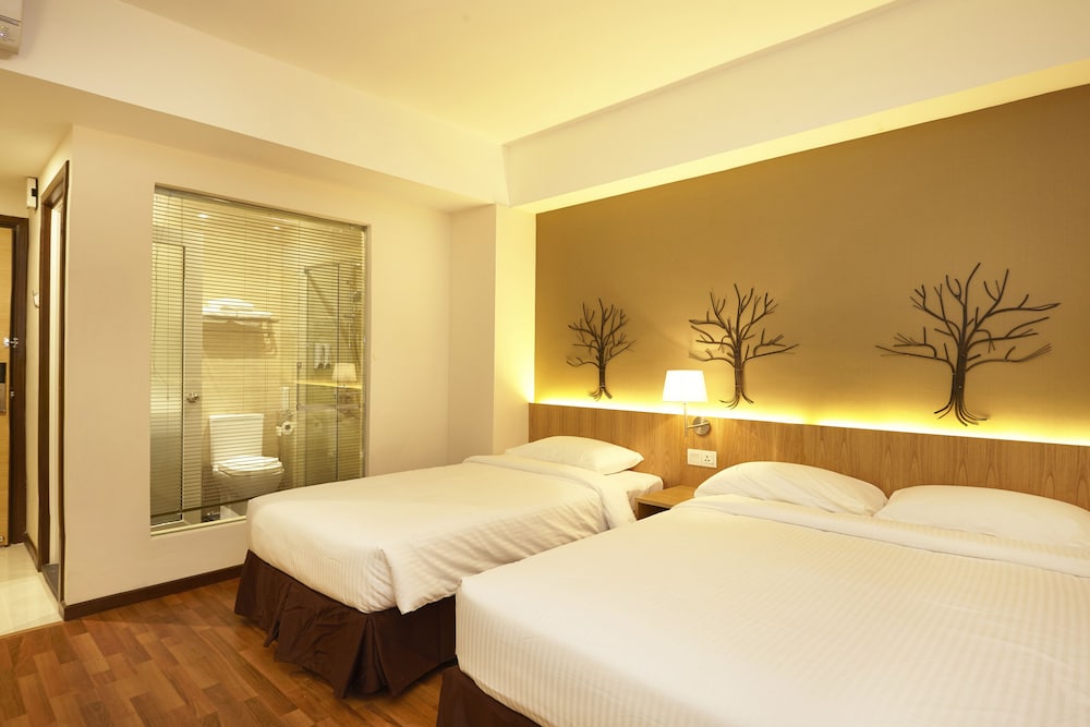 Hotel Six Seasons 11/50