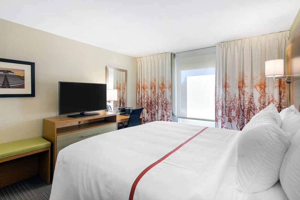 Gallus Stadium Park Inn, an Ascend Collection Hotel 12/33