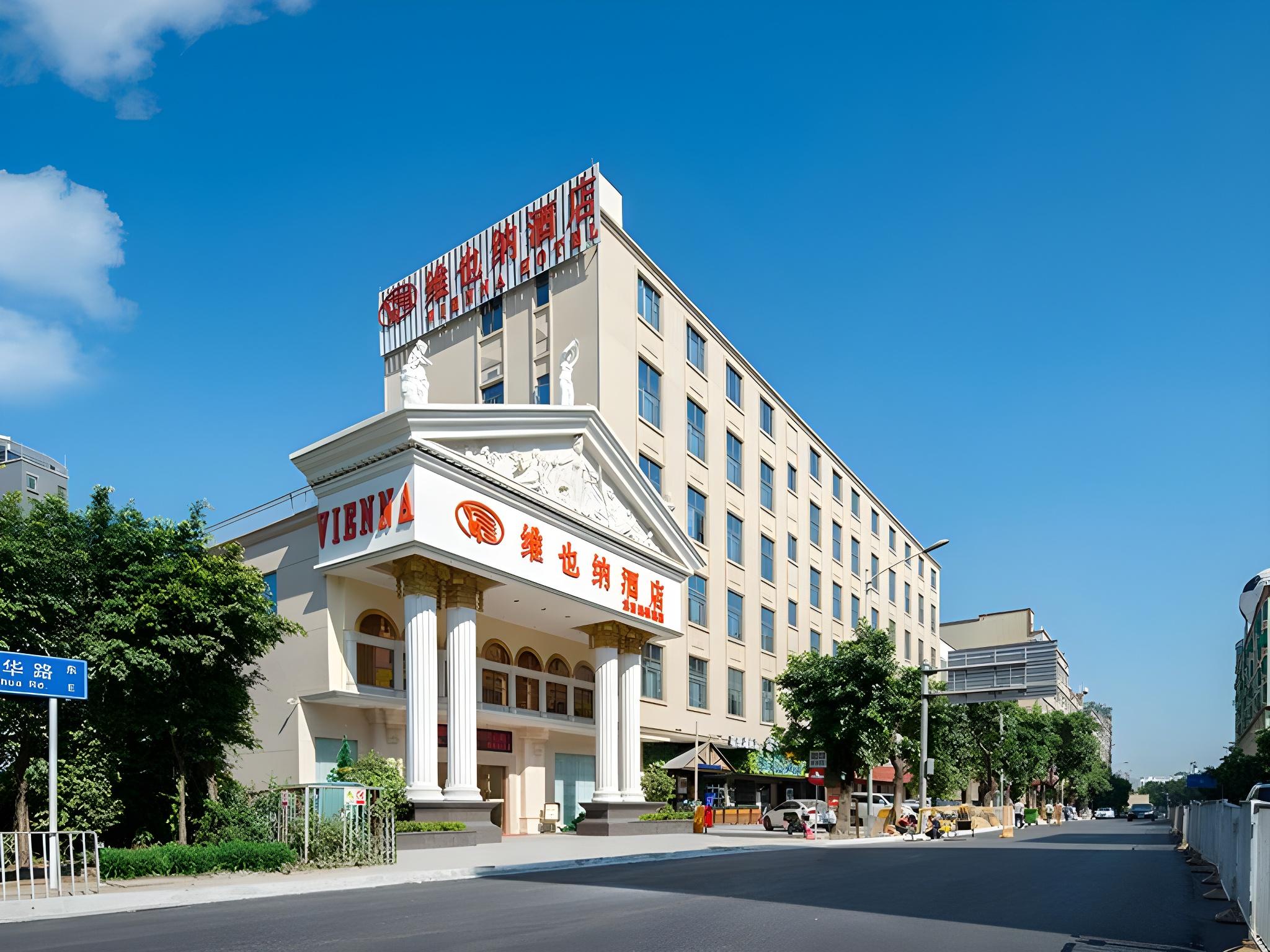 Vienna Hotel (Shenzhen Longsheng Metro Station) 11/41