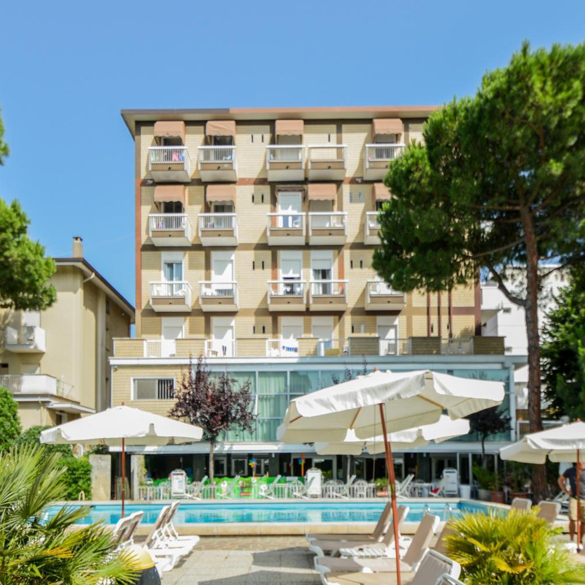 Hotel Lotus 5/50