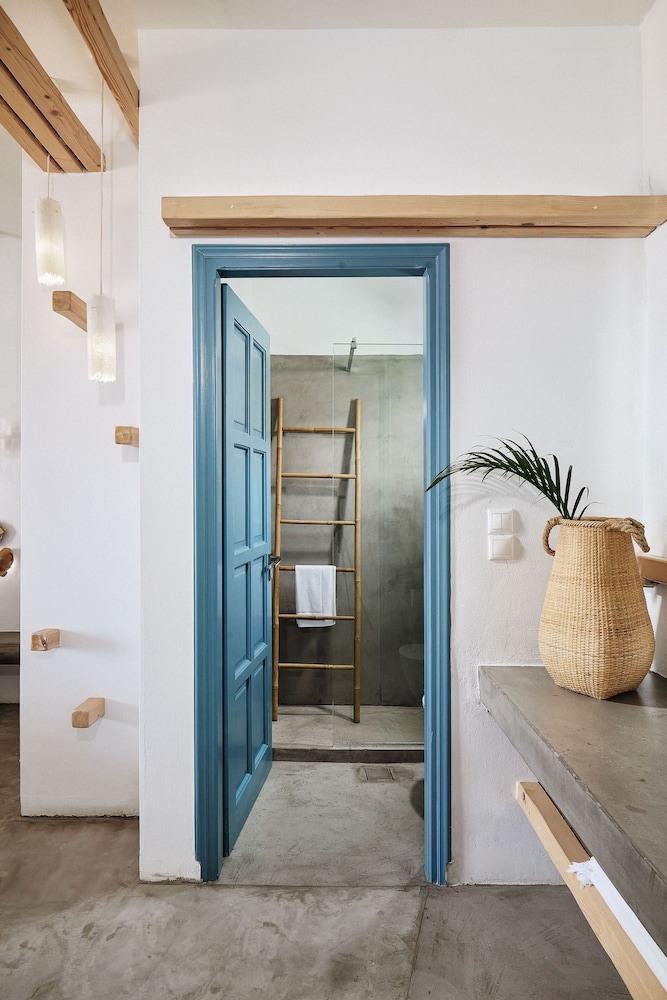 Chrysalis Boutique Hotel 50/50
