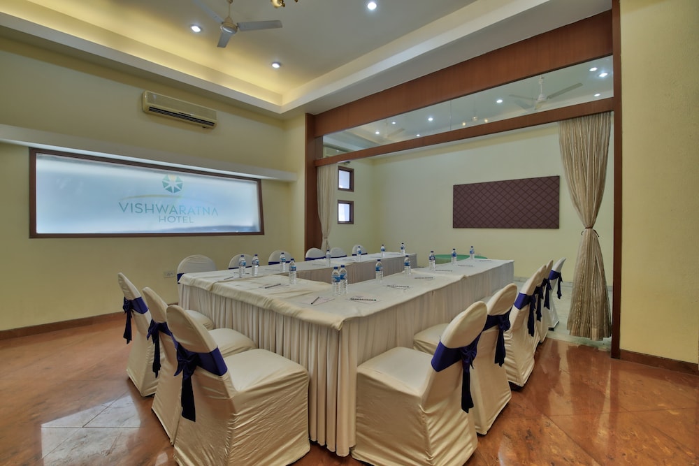 Vishwaratna Hotel 38/39