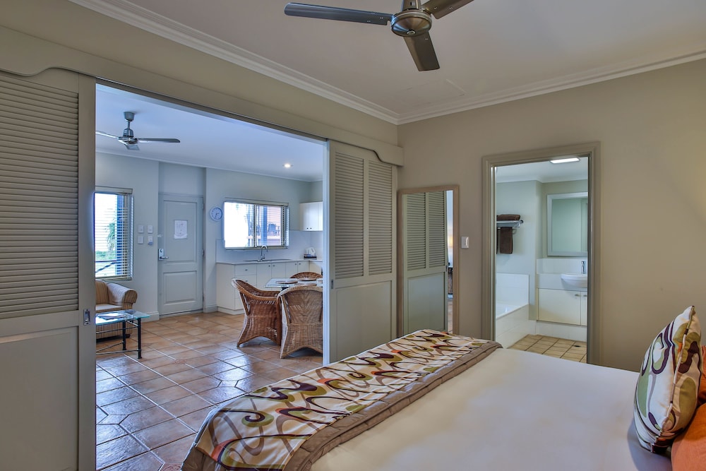 Moonlight Bay Suites 27/41