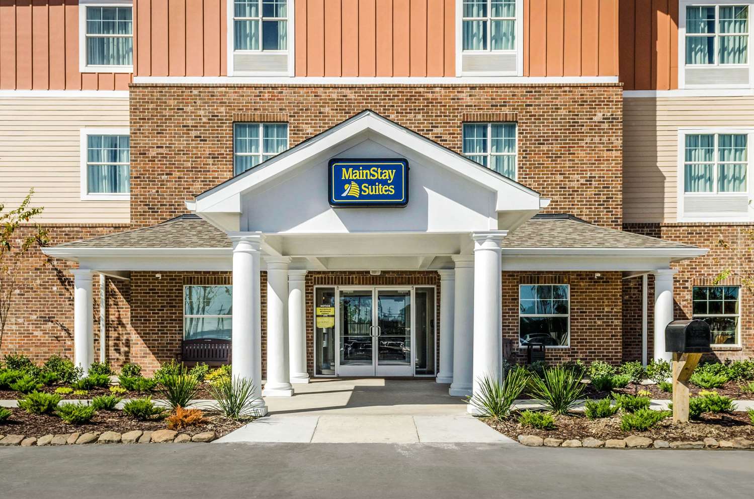 MAINSTAY SUITES HACKBERRY SPORTSMAN'S LODGE 2/17