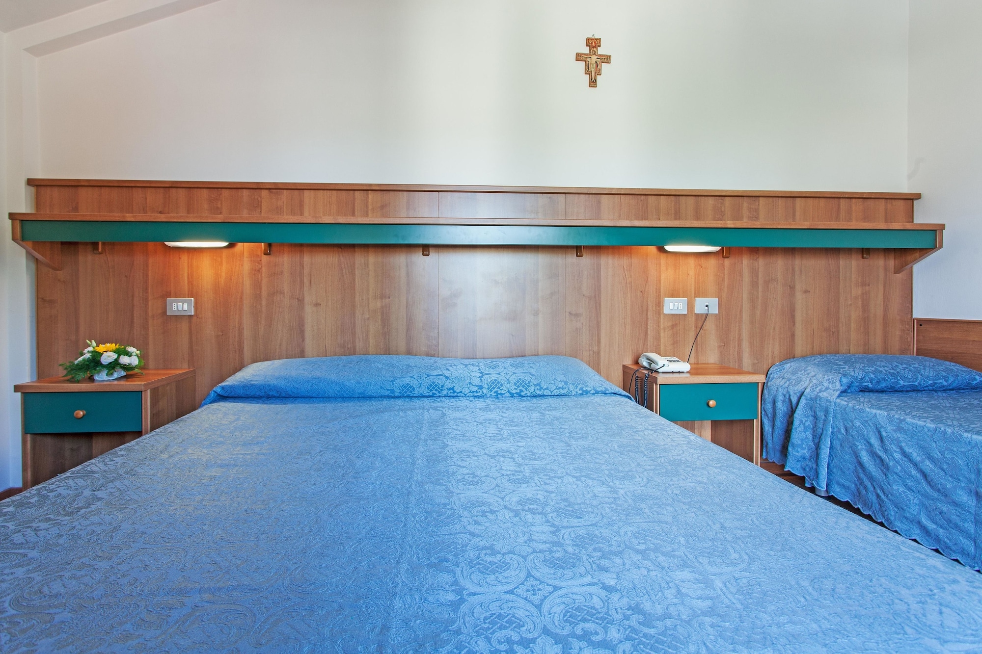 ROOM, DOUBLE BED