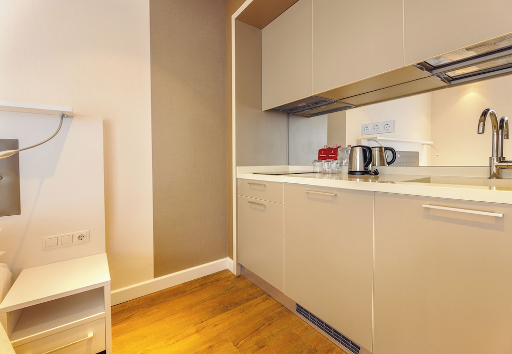SUPERIOR, DOUBLE BED, PARTIAL SEA VIEW