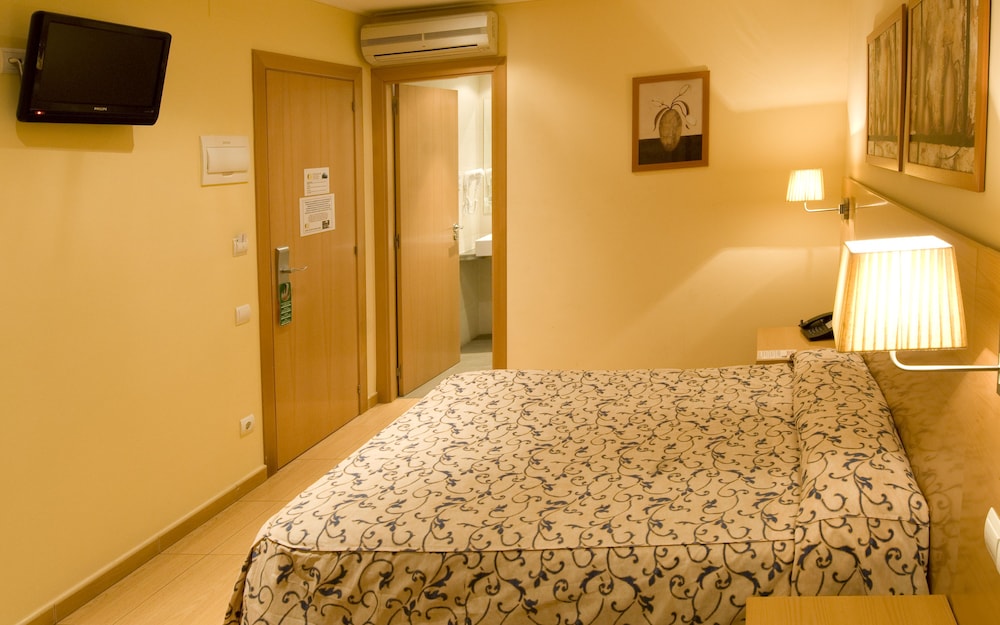 ROOM, DOUBLE BED