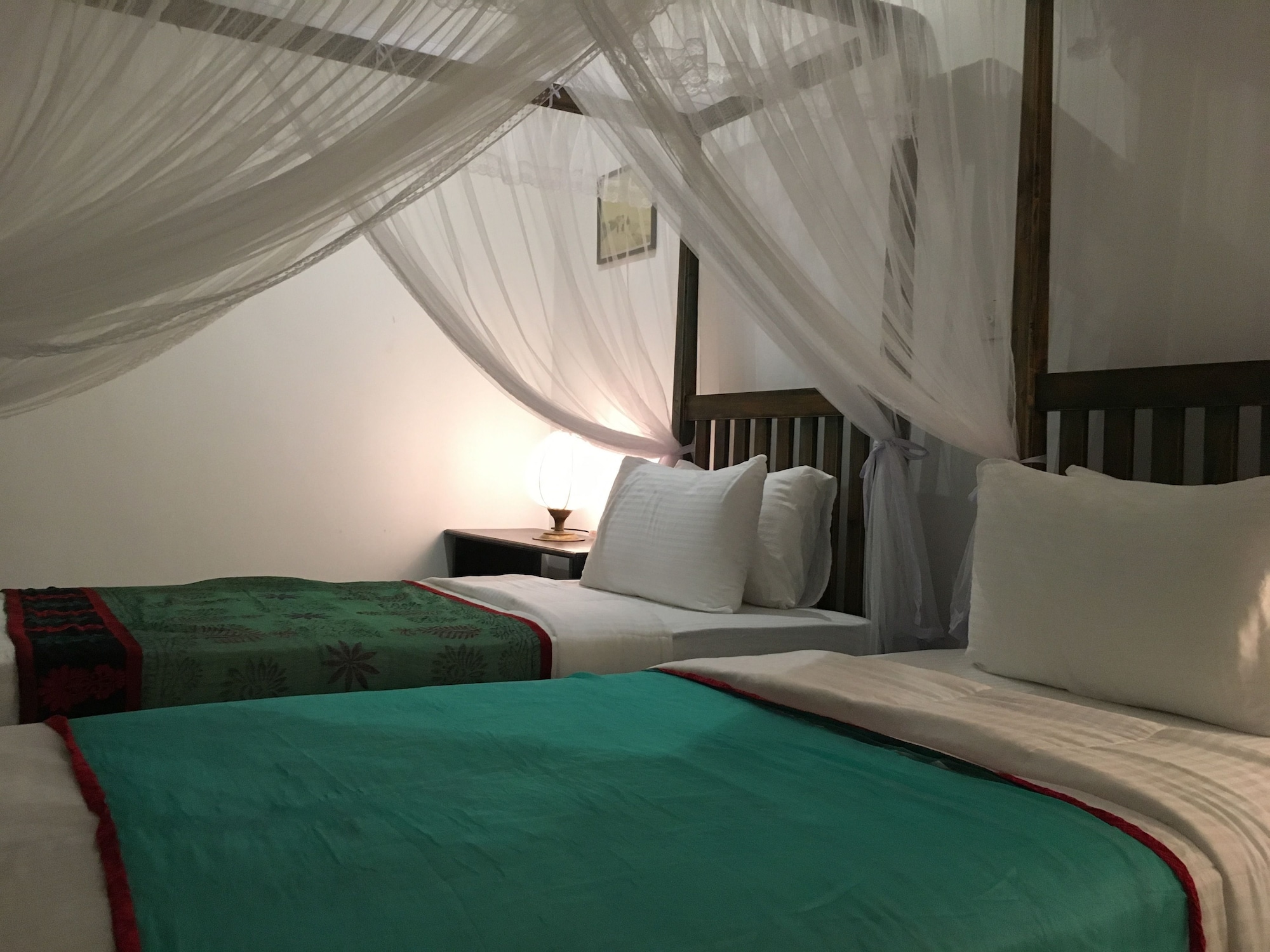 DELUXE, TWIN BEDS