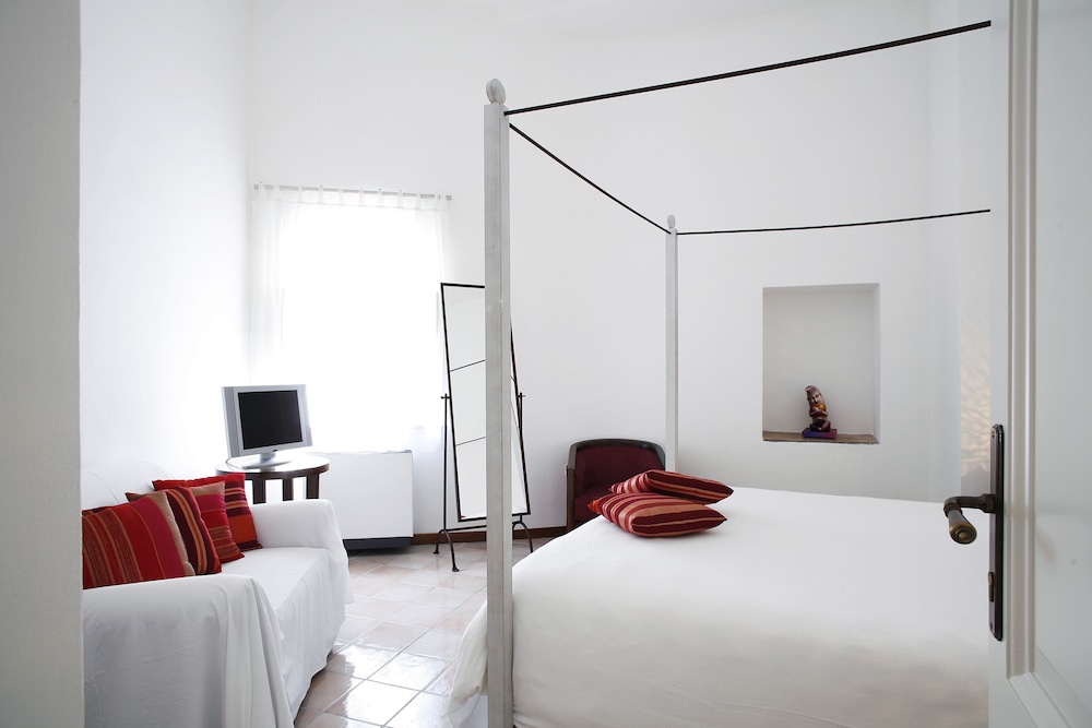 LA LOCANDA DELLE DONNE MONACHE 10/59