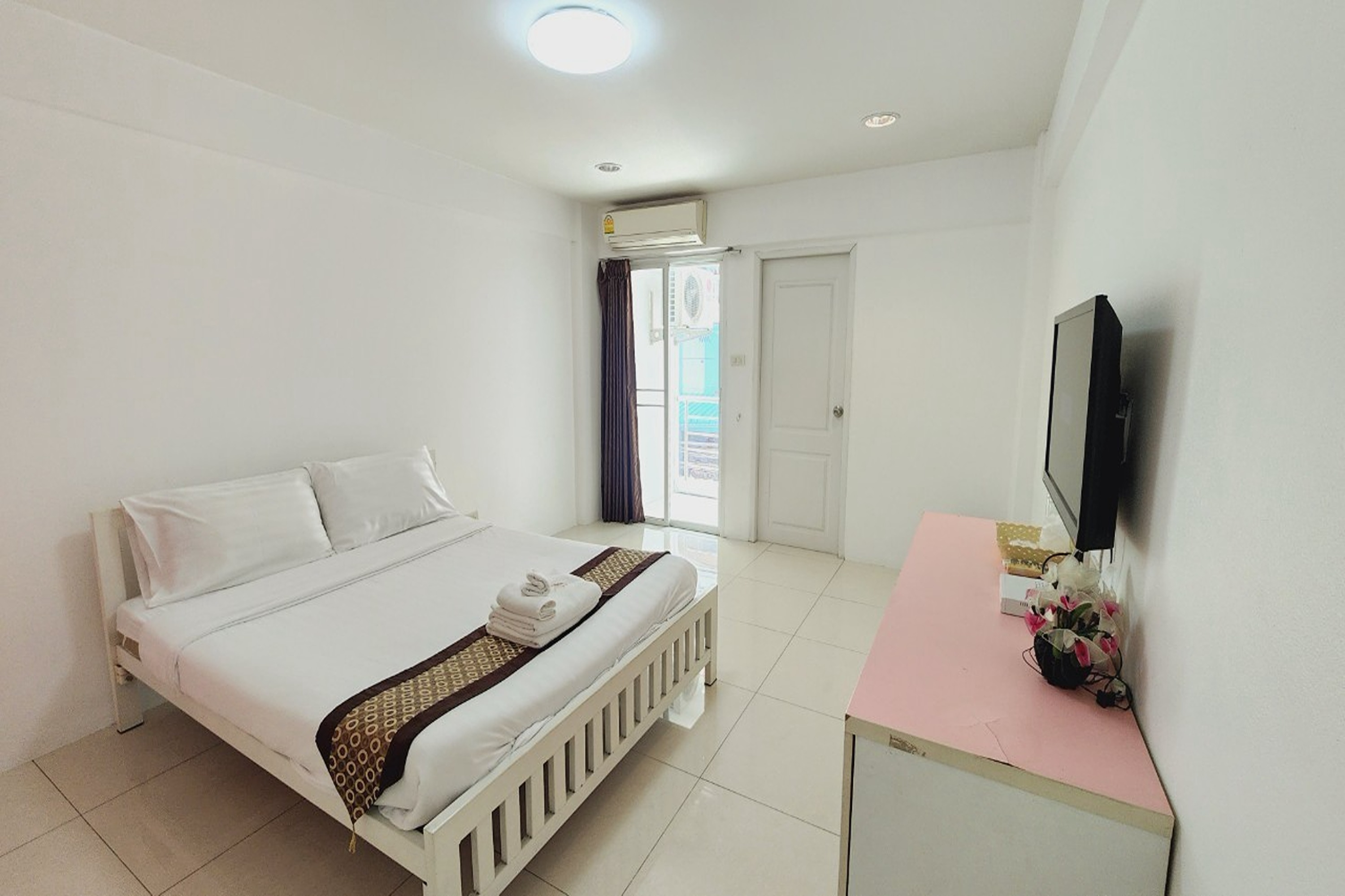 Standard, Double Bed, Zenith Life 6/10